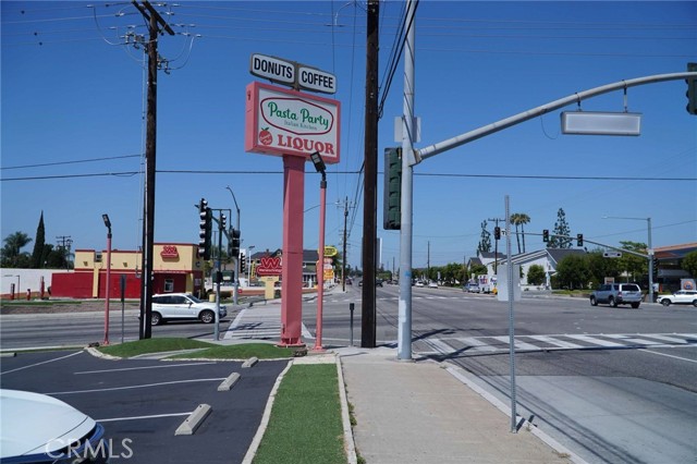 124 E Lincoln Ave, Orange CA: https://media.crmls.org/medias/9e53302d-2410-4574-a20b-ff0be391ddc8.jpg