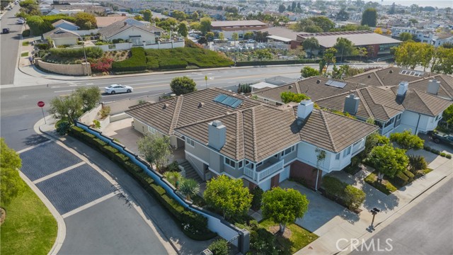 Detail Gallery Image 34 of 39 For 820 Gardenia, Corona Del Mar,  CA 92625 - 2 Beds | 2 Baths