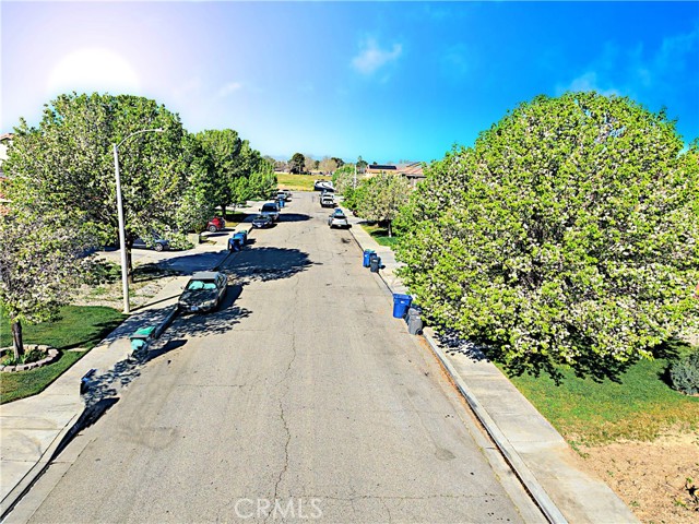 Detail Gallery Image 3 of 51 For 2745 Garnet Ln, Lancaster,  CA 93535 - 5 Beds | 3 Baths