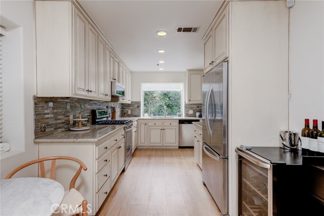 Detail Gallery Image 20 of 42 For 1924 Ruhland Ave #B,  Redondo Beach,  CA 90278 - 3 Beds | 2/1 Baths