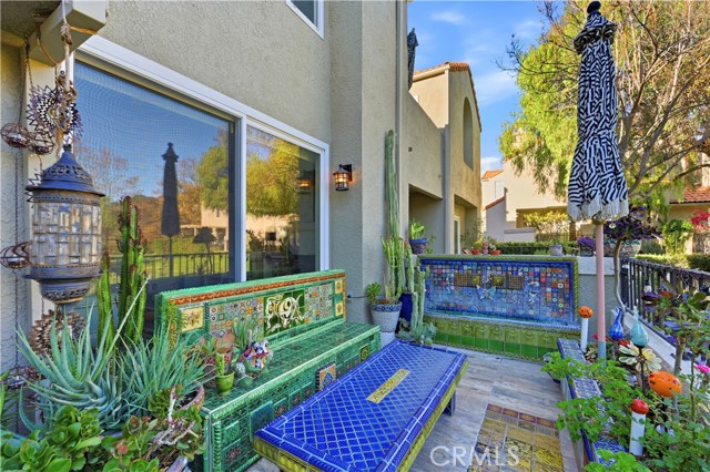 Detail Gallery Image 8 of 55 For 22350 Heritage Pass, Chatsworth,  CA 91311 - 2 Beds | 2/1 Baths