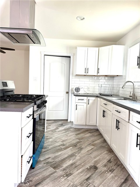 Detail Gallery Image 4 of 11 For 6716 Etiwanda, Reseda,  CA 91335 - 3 Beds | 2 Baths