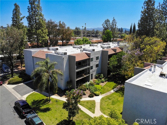 Detail Gallery Image 2 of 37 For 242 E Fern Ave #208,  Redlands,  CA 92373 - 2 Beds | 2 Baths