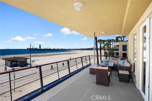1400 E Ocean Boulevard, Long Beach CA: https://media.crmls.org/medias/9e54f9af-e42e-4616-9289-d2baf2fd523b.jpg