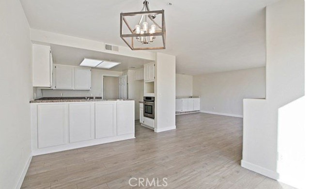 25 15th Place # 101, Long Beach, California 90802, 3 Bedrooms Bedrooms, ,2 BathroomsBathrooms,Residential,For Sale,25 15th Place # 101,CROC25040740