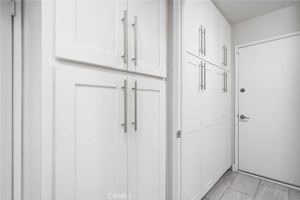 https://media.crmls.org/medias/9e550825-84e0-4304-88cb-13e1d82d4b83.jpg?preset=X-Large
