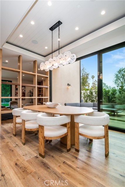 Detail Gallery Image 12 of 54 For 5929 Melvin Ave, Tarzana,  CA 91356 - 5 Beds | 6 Baths