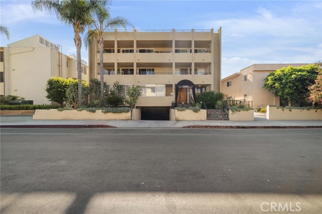 Detail Gallery Image 2 of 42 For 5339 Newcastle Ave #112,  Encino,  CA 91316 - 3 Beds | 2 Baths