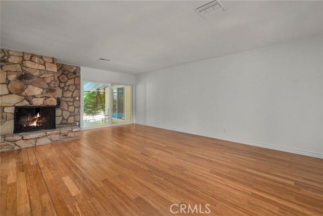 Detail Gallery Image 21 of 52 For 18419 Linnet, Tarzana,  CA 91356 - 3 Beds | 3 Baths