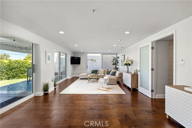 523 Juanita Avenue, Redondo Beach, California 90277, 5 Bedrooms Bedrooms, ,2 BathroomsBathrooms,Residential,Sold,Juanita,SB22083866