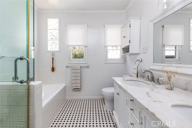 Detail Gallery Image 16 of 25 For 3027 Oakhurst Ave, Los Angeles,  CA 90034 - 3 Beds | 2/1 Baths