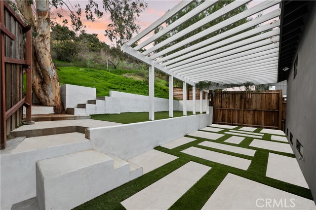 Detail Gallery Image 23 of 24 For 3947 Sumac Dr, Sherman Oaks,  CA 91403 - 4 Beds | 4/1 Baths