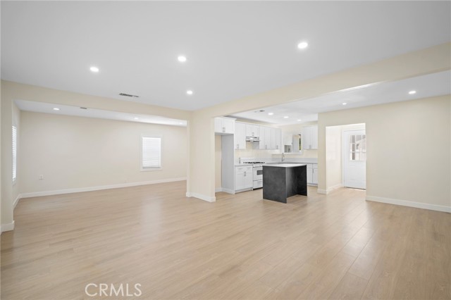8302 Webb Avenue, Sun Valley CA: https://media.crmls.org/medias/9e572480-c945-4026-a6cc-43f506019064.jpg