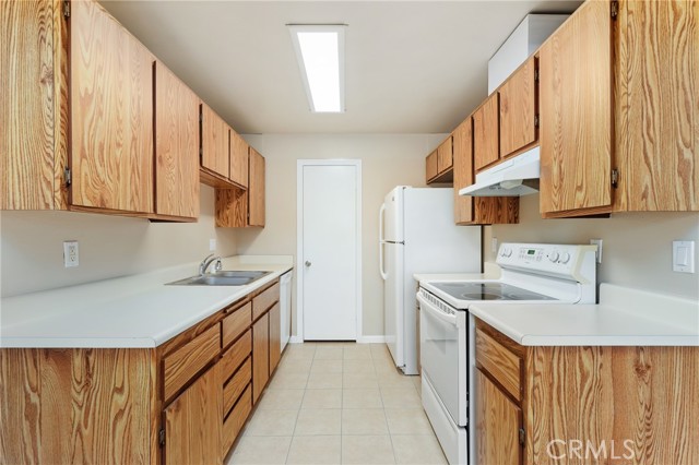 Detail Gallery Image 12 of 31 For 1549 Border Ave #G,  Corona,  CA 92882 - 1 Beds | 1 Baths