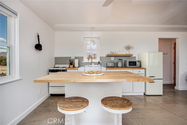 Detail Gallery Image 9 of 36 For 55921 Ornelas Ln, Landers,  CA 92285 - 2 Beds | 2 Baths