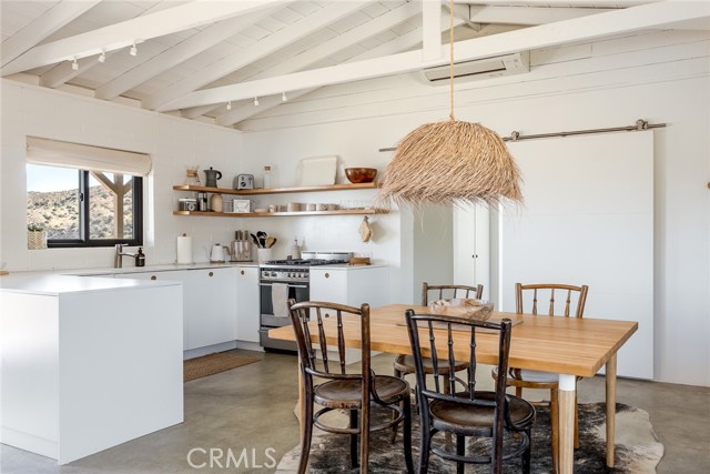 48575 Paradise Avenue, Morongo Valley CA: https://media.crmls.org/medias/9e58df55-7afe-4c20-a0e6-59a1dda8f4ed.jpg