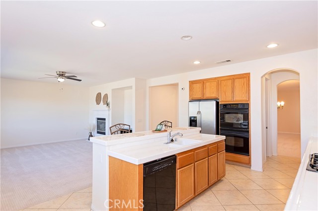 Detail Gallery Image 12 of 57 For 3607 Mountain Shadows Ct, Palmdale,  CA 93551 - 3 Beds | 3 Baths