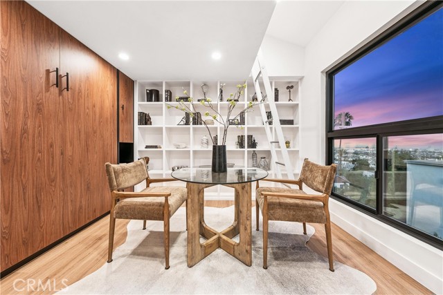 1264 Ozeta Terrace, West Hollywood CA: https://media.crmls.org/medias/9e5b92ad-f100-4ed6-9b02-74cb985cb4da.jpg