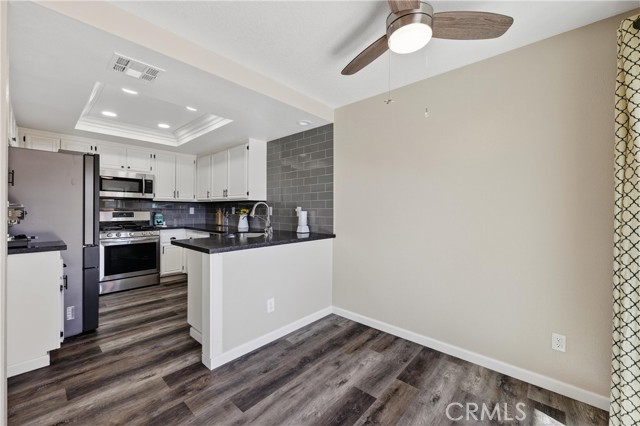 Detail Gallery Image 10 of 41 For 2252 Ascot, Corona,  CA 92879 - 3 Beds | 2/1 Baths