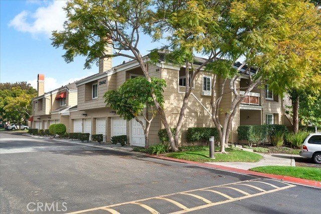 Detail Gallery Image 1 of 14 For 19442 Sunray Lane #204,  Huntington Beach,  CA 92648 - 2 Beds | 2 Baths