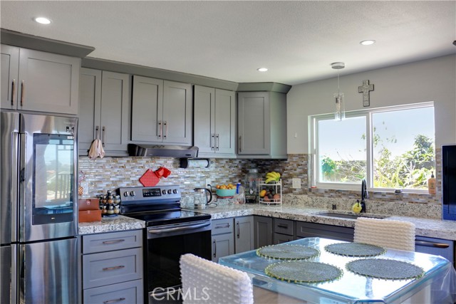 6426 Calle Pavana, San Diego, California 92139, 3 Bedrooms Bedrooms, ,2 BathroomsBathrooms,Residential,For Sale,Calle Pavana,TR24112730