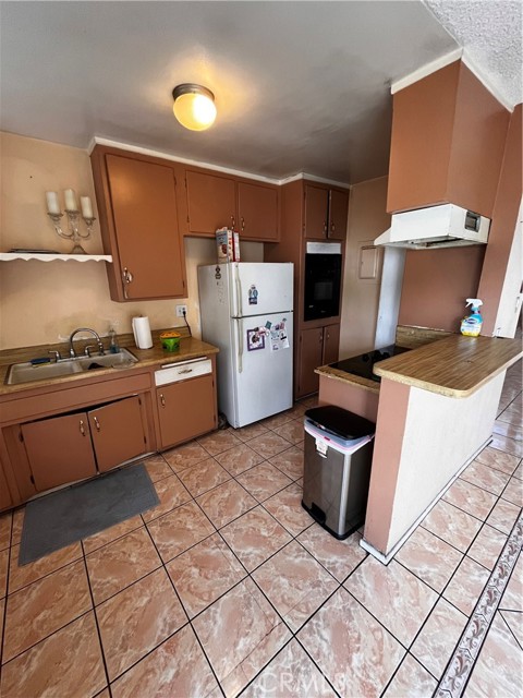 Detail Gallery Image 4 of 8 For 14609 Christine Dr #11,  Whittier,  CA 90605 - 2 Beds | 1 Baths