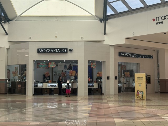 217 Stonewood Street, Downey CA: https://media.crmls.org/medias/9e5de731-e2f2-430e-82e0-17e3378dcdd7.jpg