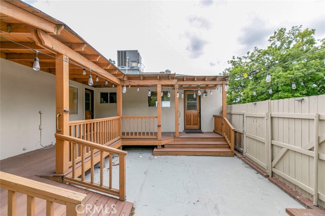 10630 Samoa Avenue, Tujunga CA: https://media.crmls.org/medias/9e5df664-006f-4ea3-95d8-527ddf1379a2.jpg