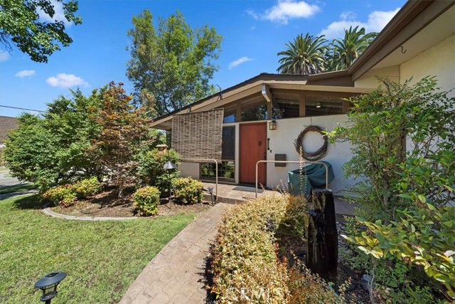 901 E Walnut Avenue, Glendora CA: https://media.crmls.org/medias/9e5e100f-b465-48c5-8677-c40a6da8cccb.jpg