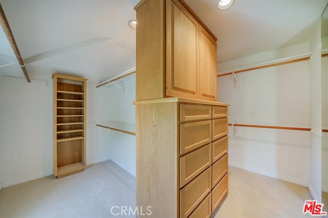 Detail Gallery Image 18 of 38 For 3826 Dixie Canyon, Sherman Oaks,  CA 91423 - 3 Beds | 3 Baths