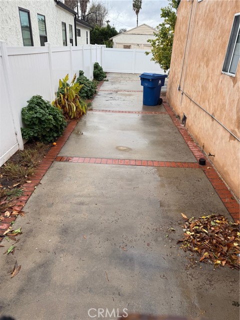 5437 Shoup Ave, Woodland Hills CA: https://media.crmls.org/medias/9e5fd181-787d-424b-99e0-cda681a1f629.jpg