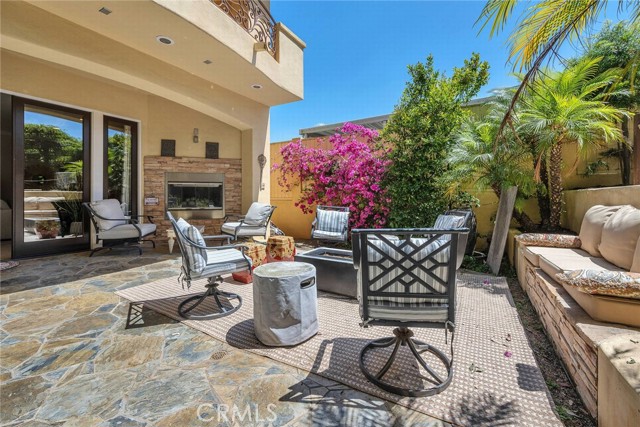 1036 Avenue C, Redondo Beach, California 90277, 5 Bedrooms Bedrooms, ,4 BathroomsBathrooms,Residential,For Sale,Avenue C,SB26075417