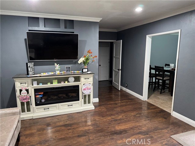 Detail Gallery Image 6 of 23 For 812 N Dickel St, Anaheim,  CA 92805 - 2 Beds | 2 Baths