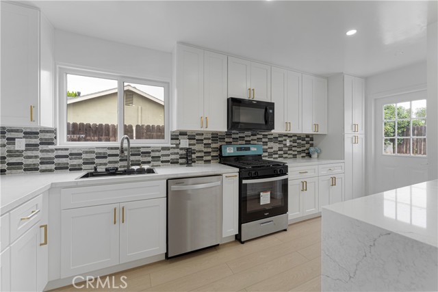 17121 Simonds Street, Granada Hills CA: https://media.crmls.org/medias/9e6178f5-f330-4644-b0f2-da10ca8ee9cb.jpg