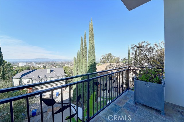 Detail Gallery Image 32 of 44 For 3952 Oakfield Dr, Sherman Oaks,  CA 91423 - 5 Beds | 4/1 Baths