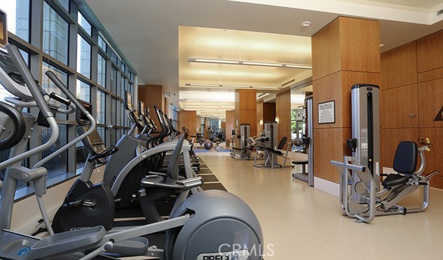 10776 Wilshire Boulevard, Los Angeles CA: https://media.crmls.org/medias/9e61b6b3-f023-4f6e-8024-9abb0fd75f34.jpg
