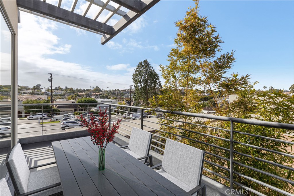 932 Manhattan Beach Boulevard, #B