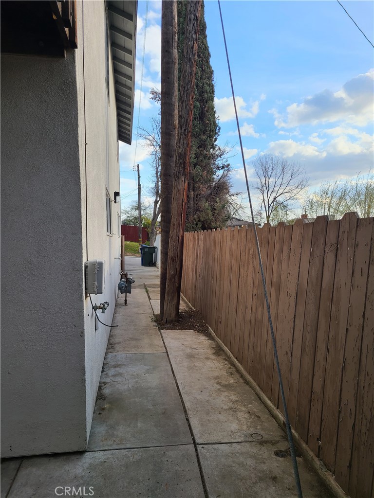 https://media.crmls.org/medias/9e63b153-0761-43ef-92c5-0d6753a63f4e.jpg?preset=X-Large