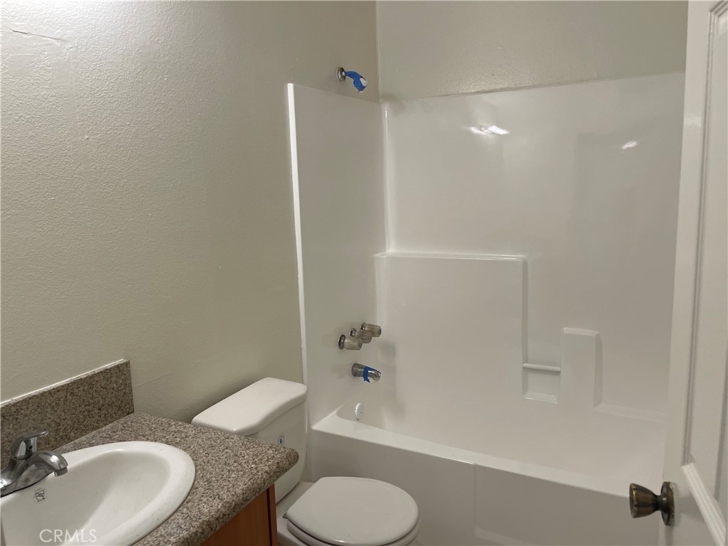 https://media.crmls.org/medias/9e63fa52-1eea-4ea9-9efc-d91caf18b6f3.jpg?preset=X-Large