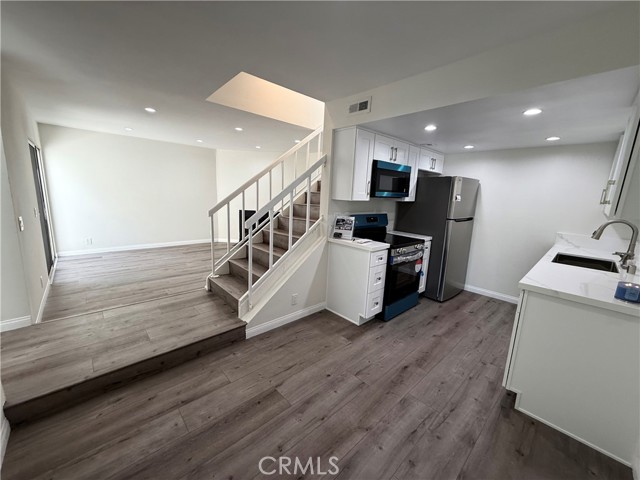 18411 Hatteras Street, Tarzana CA: https://media.crmls.org/medias/9e64a55c-0e5a-48aa-848c-b87f5385067b.jpg