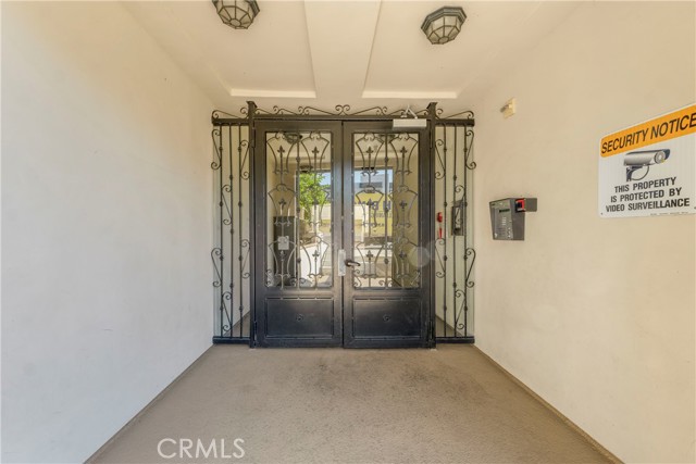 Detail Gallery Image 2 of 26 For 4724 Kester Ave #406,  Sherman Oaks,  CA 91403 - 2 Beds | 2 Baths