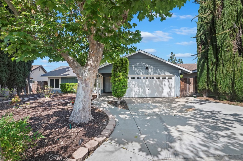 42769 Tierra Robles Place
