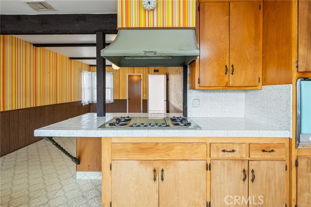 9301 Dewey Drive, Garden Grove CA: https://media.crmls.org/medias/9e652693-9483-458c-9652-0c6d7561ef52.jpg