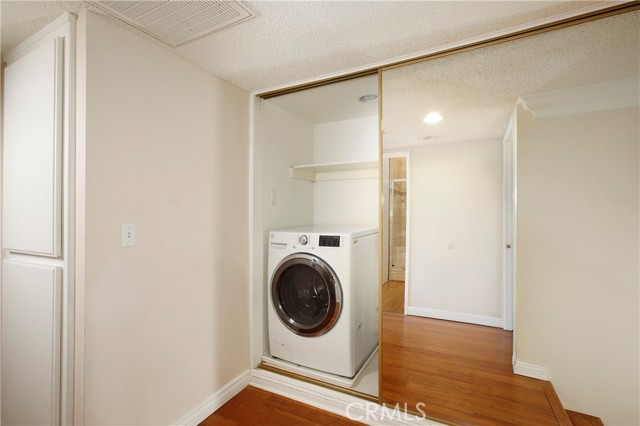 Detail Gallery Image 17 of 23 For 400 W Riverside Dr #2,  Burbank,  CA 91506 - 3 Beds | 2/1 Baths