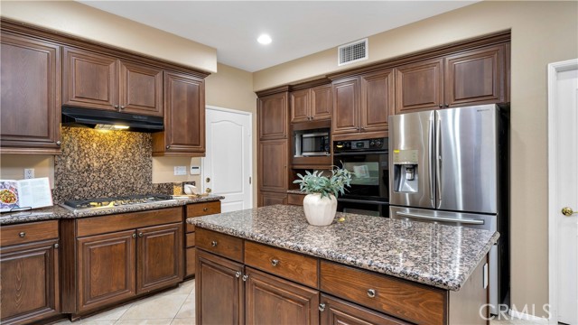 Detail Gallery Image 18 of 65 For 8180 E Brookdale Ln, Anaheim Hills,  CA 92807 - 6 Beds | 4 Baths