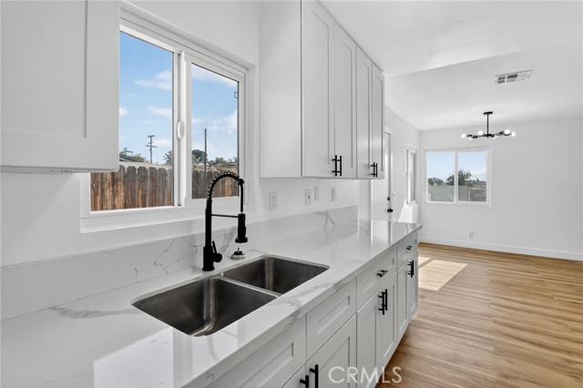 16280 Lorene Drive, Victorville CA: https://media.crmls.org/medias/9e65ca8a-b629-40fe-a673-eda0b778e6e2.jpg
