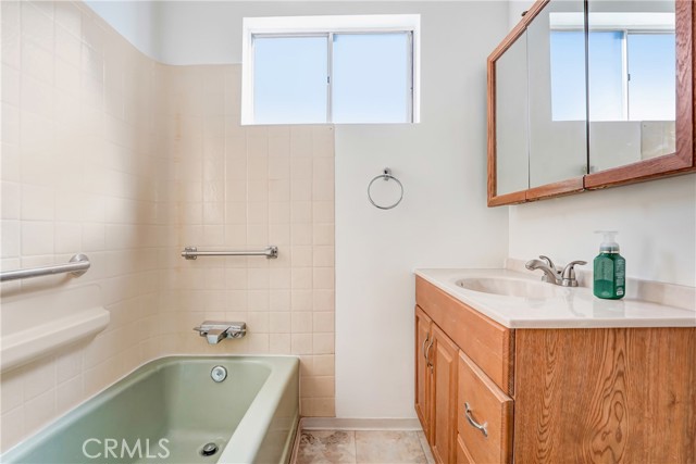 Detail Gallery Image 14 of 26 For 5830 Fayette, Los Angeles,  CA 90042 - 3 Beds | 2 Baths