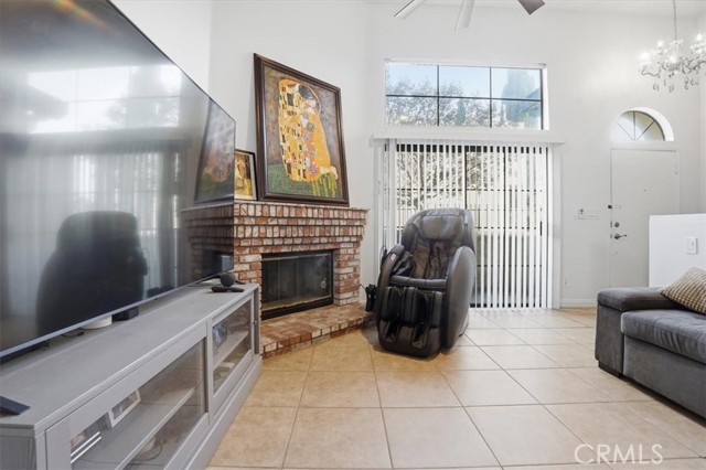 Detail Gallery Image 5 of 43 For 14325 Foothill #9,  Sylmar,  CA 91342 - 2 Beds | 2/1 Baths