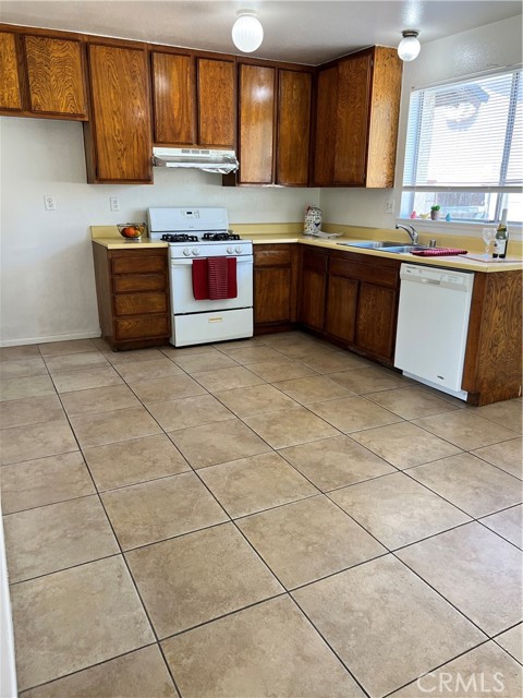 Detail Gallery Image 3 of 10 For 6796 Glendale Ave, Riverside,  CA 92503 - 3 Beds | 2 Baths