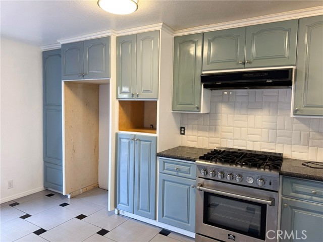 Detail Gallery Image 4 of 15 For 958 South Crossbow Lane #8,  Anaheim,  CA 92804 - 2 Beds | 2 Baths
